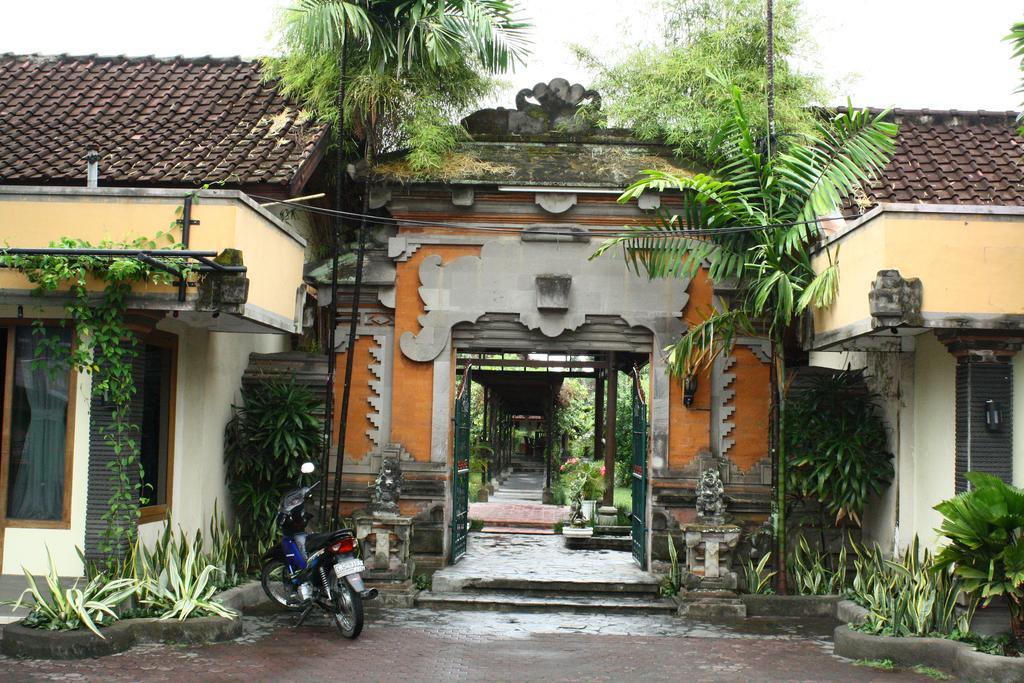 Hotel Ratih Mataram Kültér fotó